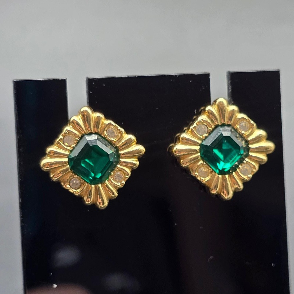 Avon Green Rhinestone Stud Earrings Ribbed Gold Tone Vintage Jewelry